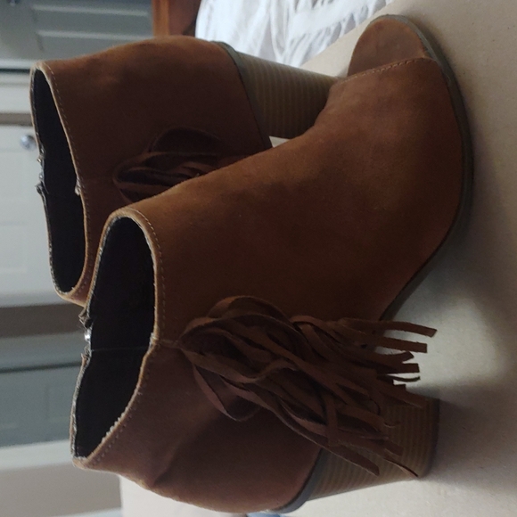 New Direction Fringed Booties - Picture 3 of 4